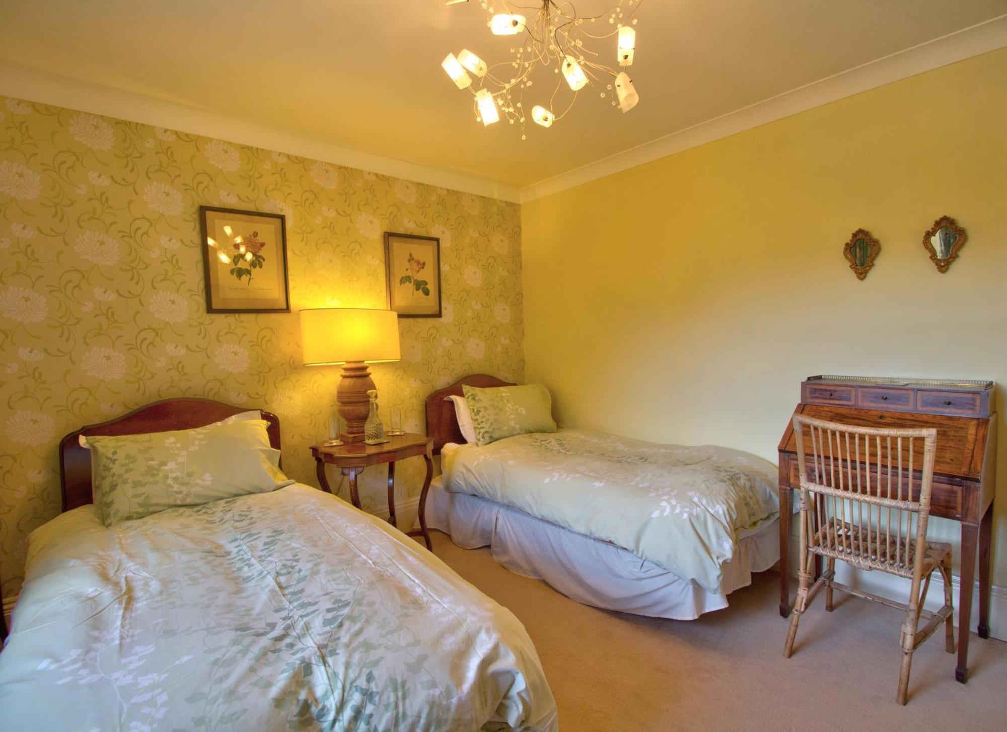 Bed and Breakfast West Compton Manor à Maiden Newton Extérieur photo